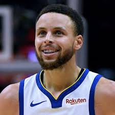 Curry donó millones para financiar la construcción del equipo de golf.